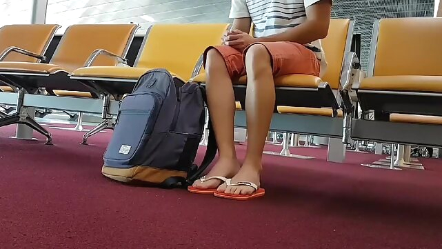 Boy put on flip flops and anklet in airport gaysex amateur video